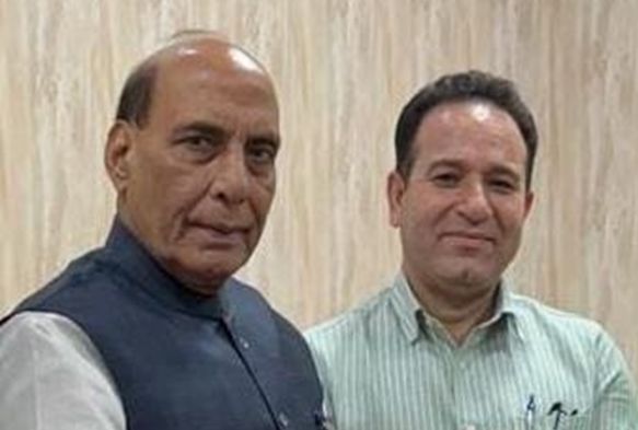 LoP Sharma meets Def Minister Rajnath Singh, Discusses Development & Security Issues Of J&K