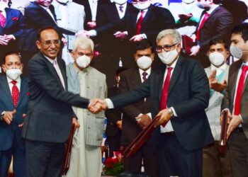 LG Manoj Sinha, Union MoS during MoU signing ceremony held in Jammu for implementation of Mega Hydro Power projects in J&K-Pic/Kashmir Horizon