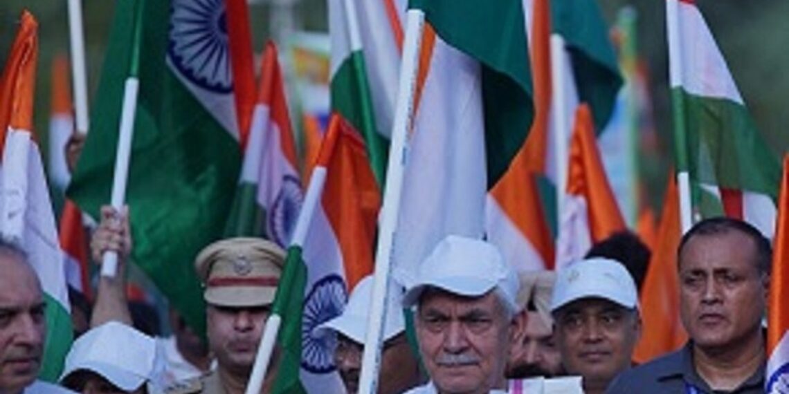 LG flags off Tiranga Yatra in Srinagar, joins jubilant crowd in  walkathon from KICC to Botanical Garden