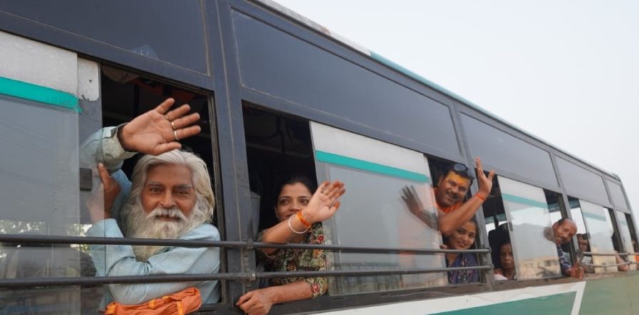 LG Flags Off First Batch Of Amarnath Yatris, Wishes Them A Safe, Blessed, Spiritually Enriching Journey