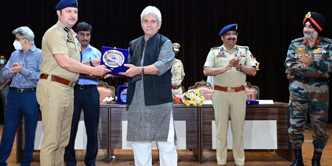 LG felicitates Civil Admin officers, JKP, Army, CAPFs, NDRF, SDRF, SASB deployed for Amarnath Yatra-2022