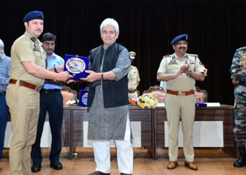 LG felicitates Civil Admin officers, JKP, Army, CAPFs, NDRF, SDRF, SASB deployed for Amarnath Yatra-2022
