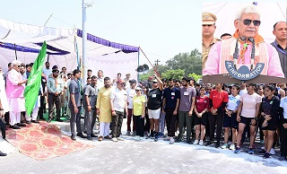 LG flag offs marathon to celebrate 100th episode of PM Modi’s Mann Ki Baat