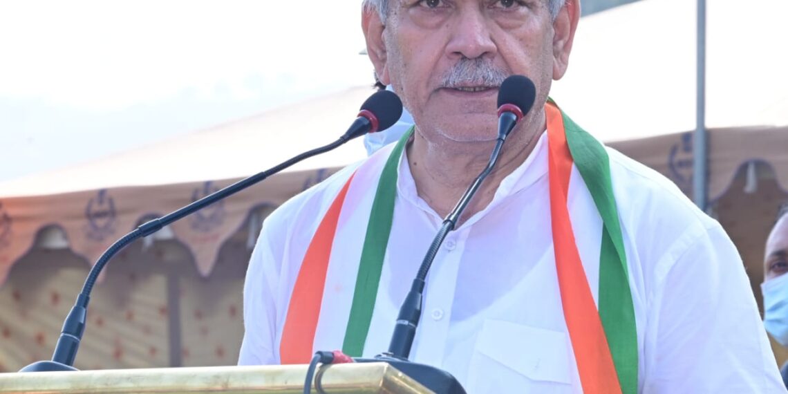 LG joins thousands of citizens in a Walkathon to celebrate “Har Ghar Tiranga” Utsav in Srinagar