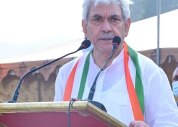 LG joins thousands of citizens in a Walkathon to celebrate “Har Ghar Tiranga” Utsav in Srinagar
