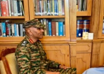Lt. Gen Pratik Sharma, GoC-in-C) Northern Command call on LG