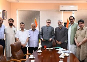 MLA Farooq Shah Meets CM Omar in Jammu , Discusses Key Developmental Issues of Gulmarg Constituency