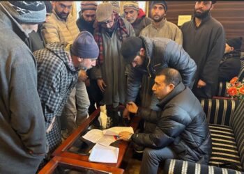 MLA Gulmarg, Farooq Shah, Attends “Shaane Varmul”, Holds Public Darbar at Tangmarg