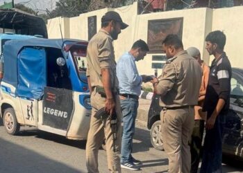 MVD Rajouri cracks down on violators, Seizes 3 E-Autos, Issues 13 challans, Imposes Rs 32000 penalty
