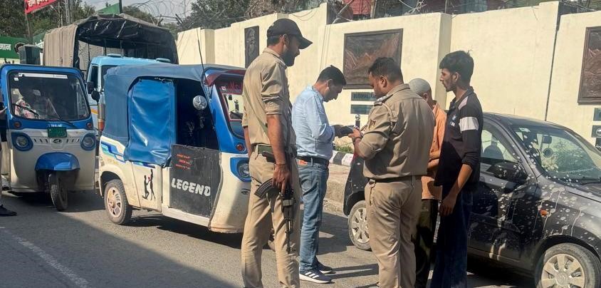 MVD Rajouri cracks down on violators, Seizes 3 E-Autos, Issues 13 challans, Imposes Rs 32000 penalty