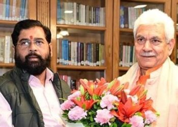 Maharashtra CM meets LG Sinha, requests for allocation of land to build ‘Maharashtra Bhawan’