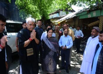 Working on a Comprehensive Plan to Seek Centre’s Help to Rehabilitate Residents Affected by Pakistan’s Shelling: LG Sinha