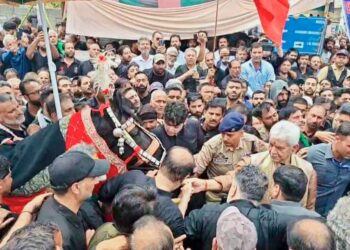 LG joins Youm-e-Ashoora’s Zuljinah procession at Botakadal, Downtown Srinagar