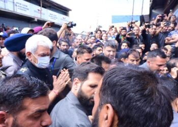 LG joins Youm-e-Ashoora’s Zuljinah procession at Botakadal, Downtown Srinagar