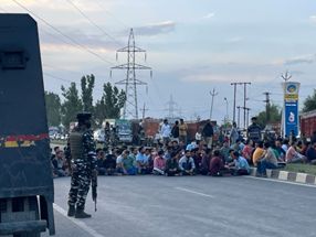 KP employee’s killing: Massive protests held across Kashmir, KPs’ threaten mass resignation