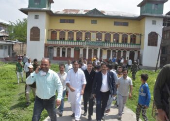 Srinagar Mayor reviews Muhharam  arrangements,  also visits Vecharnag Mandir.