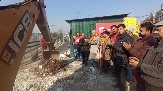 Mayor JMC kick-starts work of public toilet under Smart City Mission at Hari Market