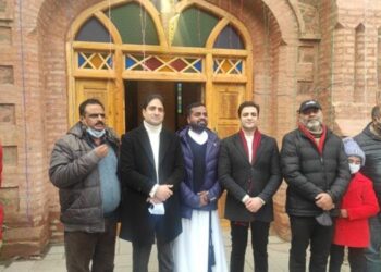 Mayor Srinagar along with Comr SMC visits St. Luke Church greets people on Christmas