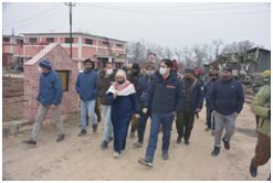 Mayor Srinagar visits Shanpora, Rainawari to inaugurate dev work of playground