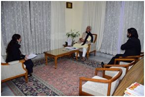 Advocate Meenu Padha calls on LG in Jammu
