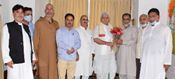 Kashmir Fruit Growers & Dealers Association calls on LG in Srinagar
