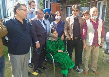 PDP activists gather at Mehbooba’s residence as she vows to fight back