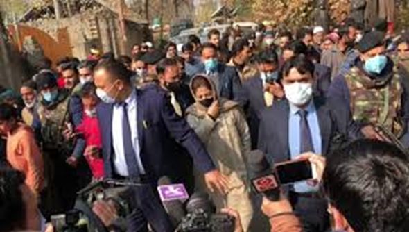 Mehbooba stopped from proceeding to Rambiara Pulwama
