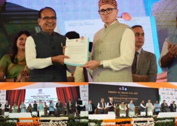 Union Minister Shivraj Singh hands over ₹3,566 Cr PMGSY-IV package sanction letter to CM