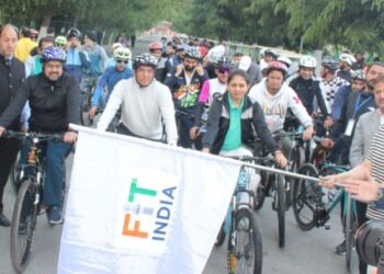 Dr. Mansukh Mandaviya, Satish Sharma lead ‘Sundays on Cycle’ in Srinagar