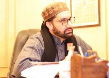 Ban on Jamaat will deepen dissent: Mirwaiz