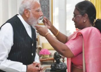 President Invits Modi To Form Govt, oath at 6 PM Sunday