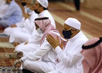Saudi reopens mosques after over 2 months with strict regulations