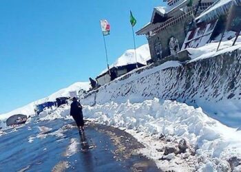Mughal road closed for traffic amid inclement weather