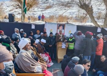 Nasir visits Kargil, attends Namaz-e-Janaza of Qamar Ali Akhoon 