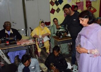 Union Secy L&E visits National Career Services Centre for Differently Abled at Gojibagh Srinagar