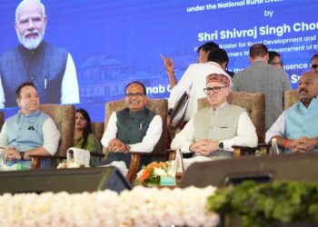PM Modi’s ₹8,000 Cr Gift To J&K: A New Era For PMGSY, NRLM   