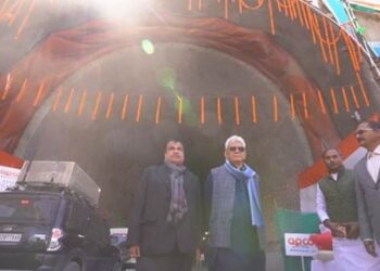 Nitin Gadkari along with LG Sinha inspects Z-Morh Tunnel
