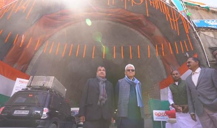 Nitin Gadkari along with LG Sinha inspects Z-Morh Tunnel
