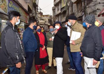 Nitishwar extensively tours Jammu city, directs fast track dev of Mubarak Mandi, Raghunath Bazar, Tawi river front