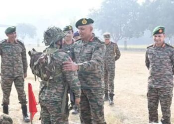 Northern Army Commander Reviews Progress of Operation Korag
