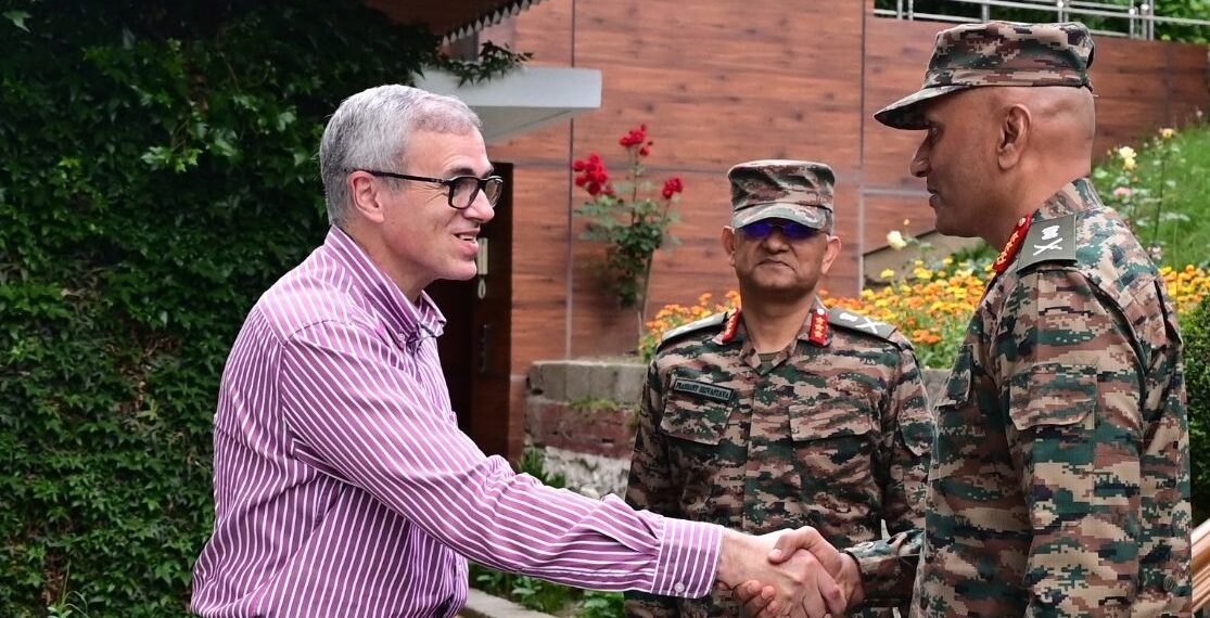 Northern Army Commander briefs CM on security situation along border, LoC