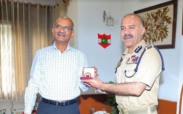 Northern Army commander Lt. Gen MV Sudhindra Kumar calls on Nalin Prabhat