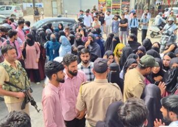 Nursing, Paramedical Students in Ganderbal Protest Over Course Non-Recognition