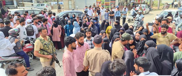 Nursing, Paramedical Students in Ganderbal Protest Over Course Non-Recognition