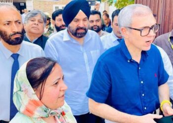 Omar Abdullah accompanies Sakina Itoo to file nomination papers