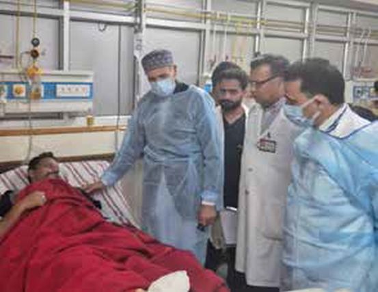 CM Omar visits SKIMS, assures best care for civilians injured in Gagangeer