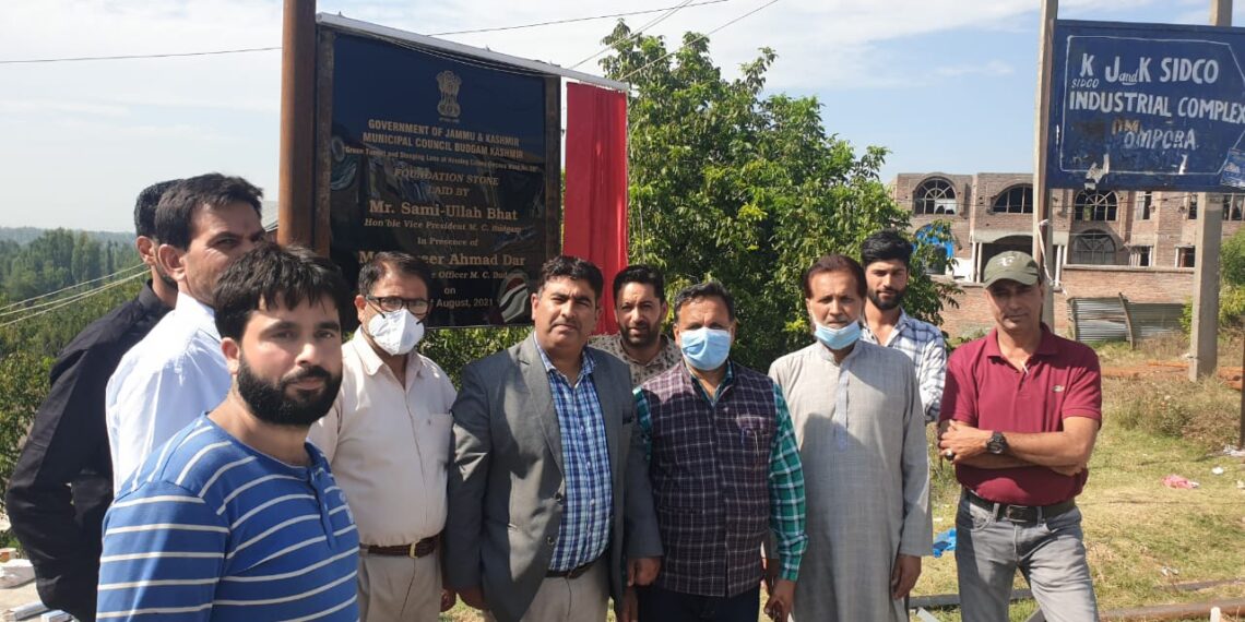 Vice President MCB lays foundation stone of Steeping lane cum green tunnel at Housing colony Ompora