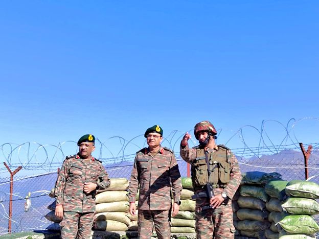 GOC 16 Corps Reviews Security, Operational Preparedness Of Pir Panchal