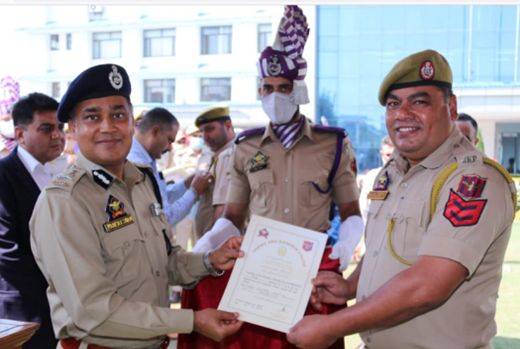 ADGP (Hqrs) PHQ presents DGP commendation Certificates & medals to 36 personnel at investiture ceremony at PHQ Srinagar