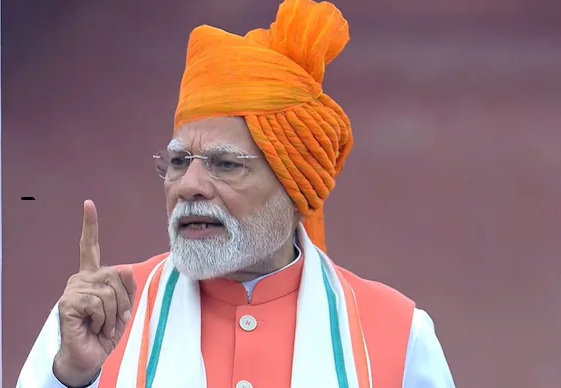 PM Modi Unveils Vision for ‘Viksit Bharat,’ Warns Pakistan from Red Fort